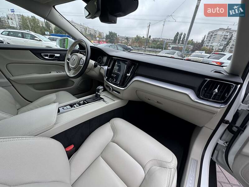 Универсал Volvo V60 Cross Country 2020 в Киеве фото 22 Универсал Volvo V60 Cross Country 2020 в Киеве