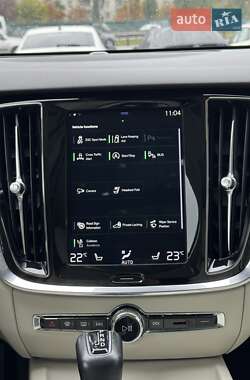 Универсал Volvo V60 Cross Country 2020 в 