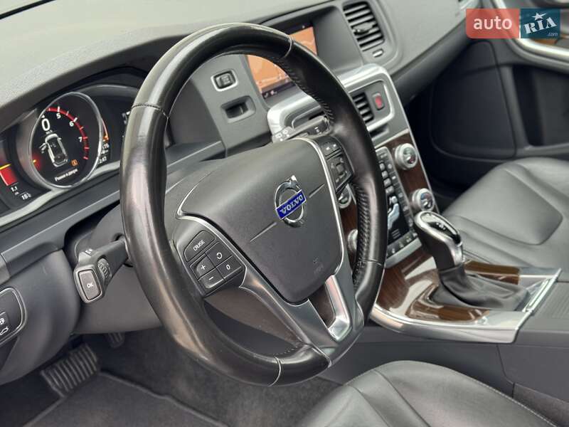 Универсал Volvo V60 Cross Country 2018 в Сарнах фото 43 Универсал Volvo V60 Cross Country 2018 в Сарнах