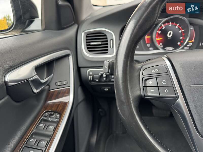 Универсал Volvo V60 Cross Country 2018 в Сарнах фото 64 Универсал Volvo V60 Cross Country 2018 в Сарнах