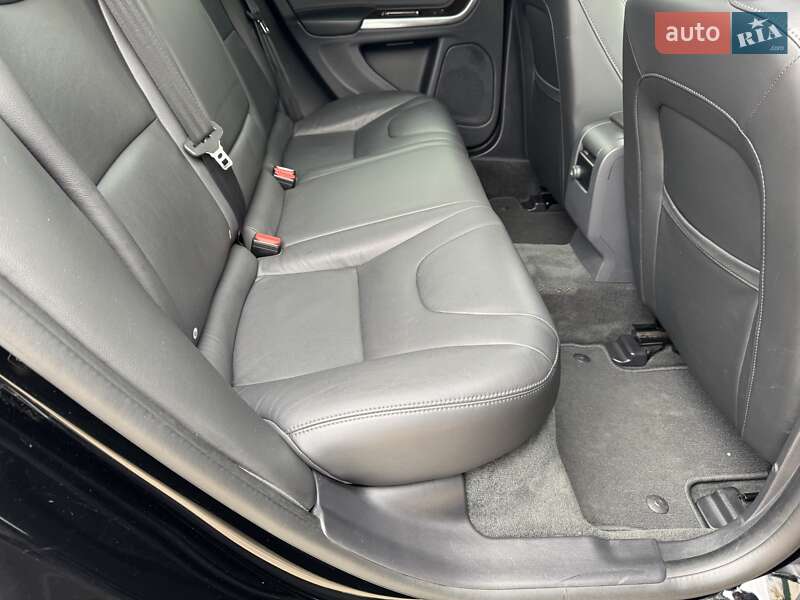 Универсал Volvo V60 Cross Country 2018 в Сарнах фото 79 Универсал Volvo V60 Cross Country 2018 в Сарнах