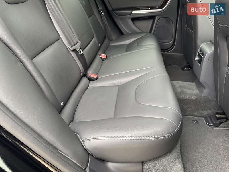 Универсал Volvo V60 Cross Country 2018 в Сарнах фото 80 Универсал Volvo V60 Cross Country 2018 в Сарнах