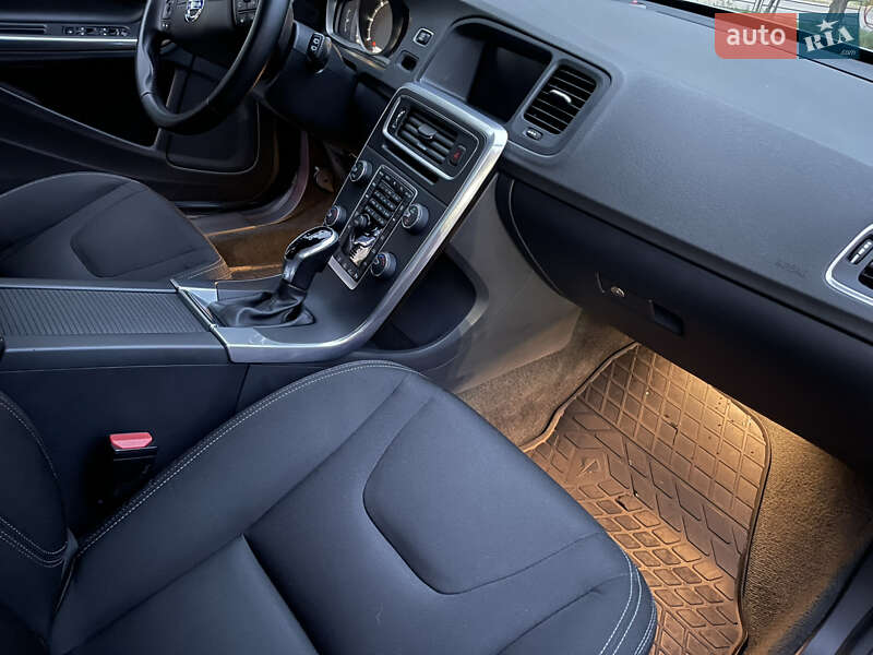 Универсал Volvo V60 Cross Country 2017 в Одессе фото 36 Универсал Volvo V60 Cross Country 2017 в Одессе