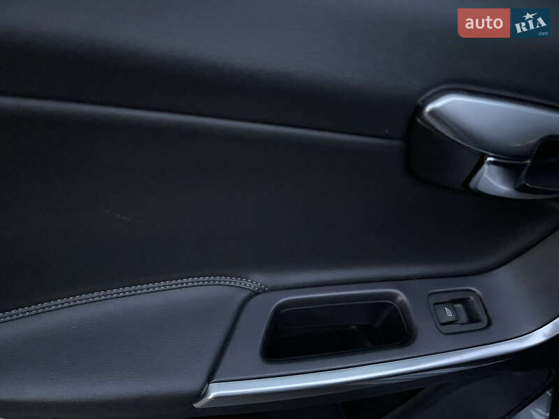 Универсал Volvo V60 Cross Country 2017 в Одессе фото 41 Универсал Volvo V60 Cross Country 2017 в Одессе