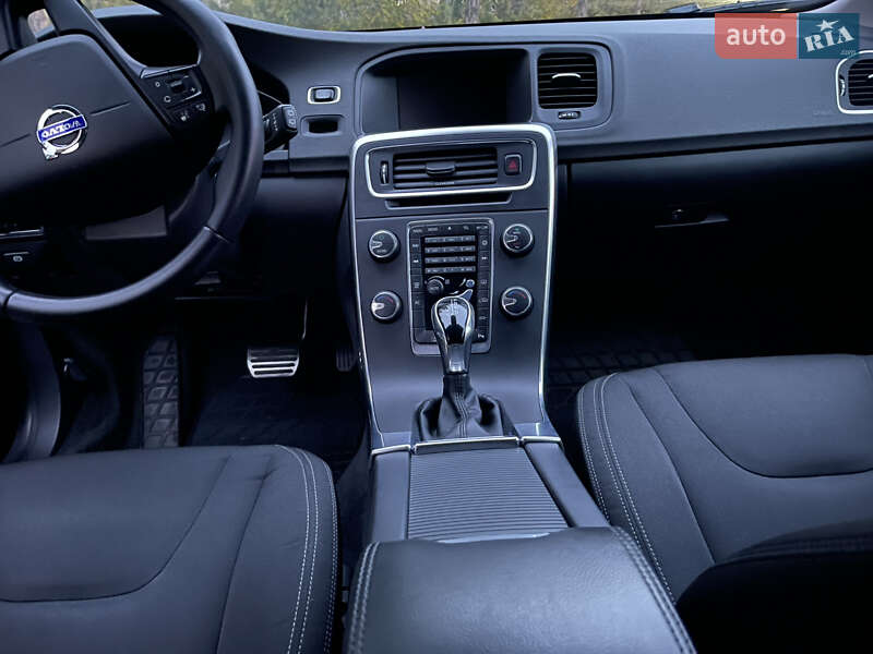 Универсал Volvo V60 Cross Country 2017 в Одессе фото 42 Универсал Volvo V60 Cross Country 2017 в Одессе