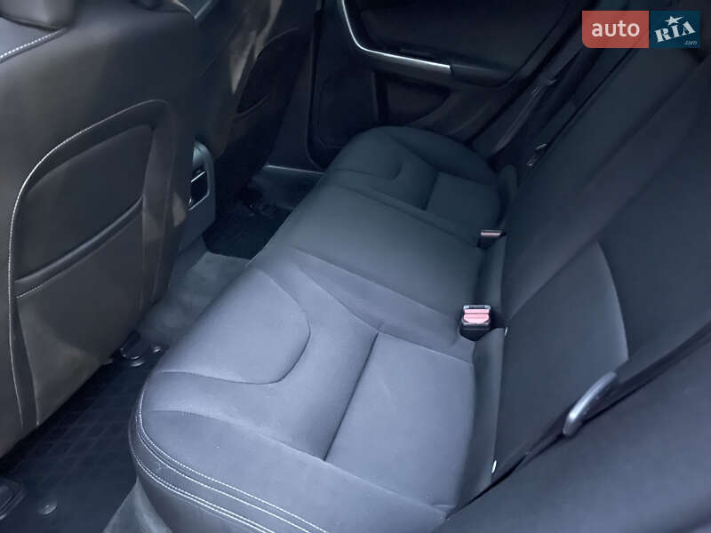 Универсал Volvo V60 Cross Country 2017 в Одессе фото 44 Универсал Volvo V60 Cross Country 2017 в Одессе