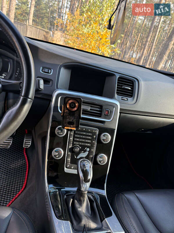Универсал Volvo V60 Cross Country 2015 в Киеве фото 7 Универсал Volvo V60 Cross Country 2015 в Киеве