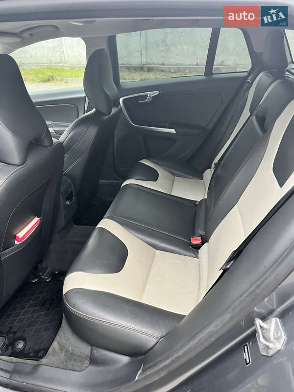 Универсал Volvo V60 Cross Country 2016 в Киеве