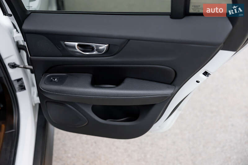 Универсал Volvo V60 Cross Country 2019 в Львове фото 27 Универсал Volvo V60 Cross Country 2019 в Львове