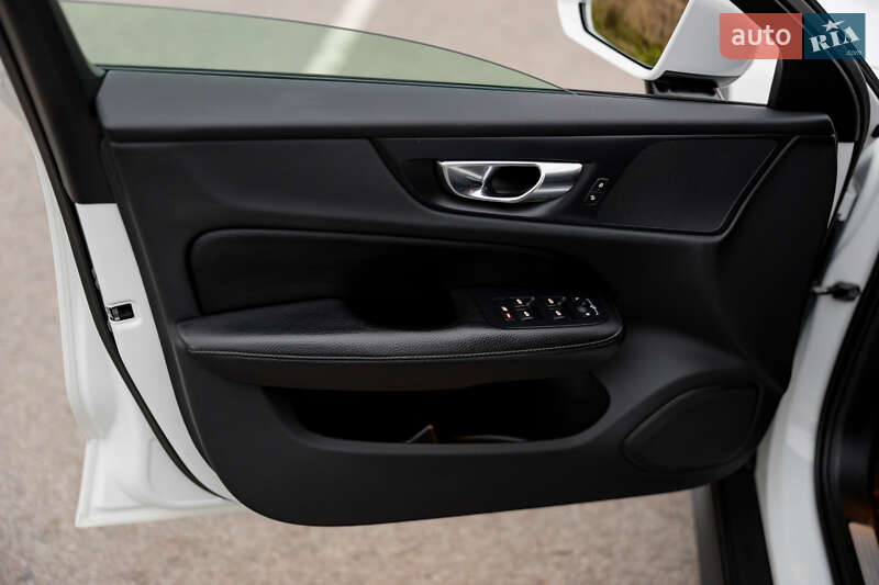 Универсал Volvo V60 Cross Country 2019 в Львове фото 38 Универсал Volvo V60 Cross Country 2019 в Львове