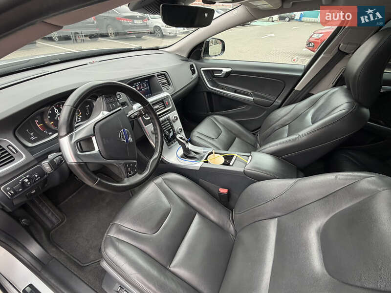 Універсал Volvo V60 Cross Country 2017 в Києві фото 24 Універсал Volvo V60 Cross Country 2017 в Києві