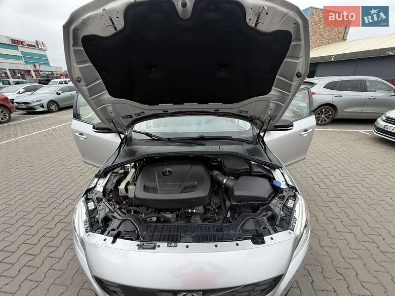 Універсал Volvo V60 Cross Country 2017 в Києві фото 39 Універсал Volvo V60 Cross Country 2017 в Києві