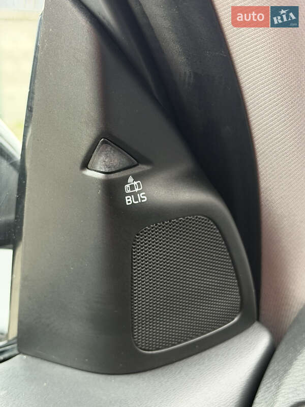 Універсал Volvo V60 Cross Country 2017 в Києві фото 75 Універсал Volvo V60 Cross Country 2017 в Києві