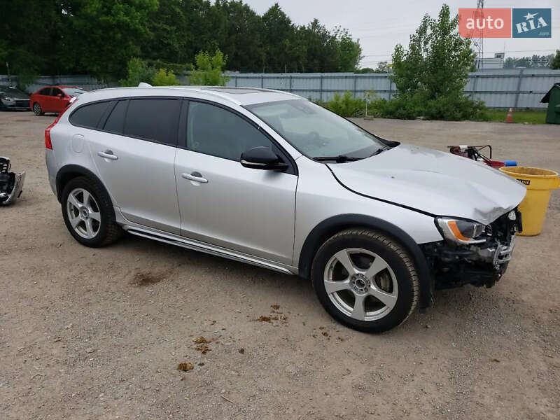 Універсал Volvo V60 Cross Country 2017 в Києві фото 94 Універсал Volvo V60 Cross Country 2017 в Києві