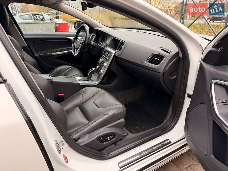 Універсал Volvo V60 Cross Country 2016 в Рівному