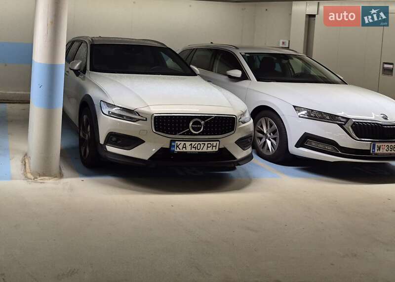 Универсал Volvo V60 Cross Country 2020 в Киеве фото 4 Универсал Volvo V60 Cross Country 2020 в Киеве