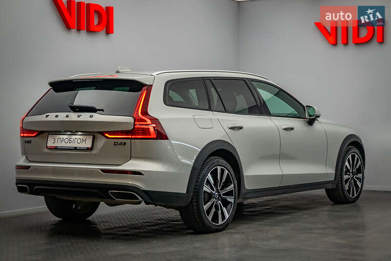 Универсал Volvo V60 Cross Country 2019 в Киеве фото 2 Универсал Volvo V60 Cross Country 2019 в Киеве