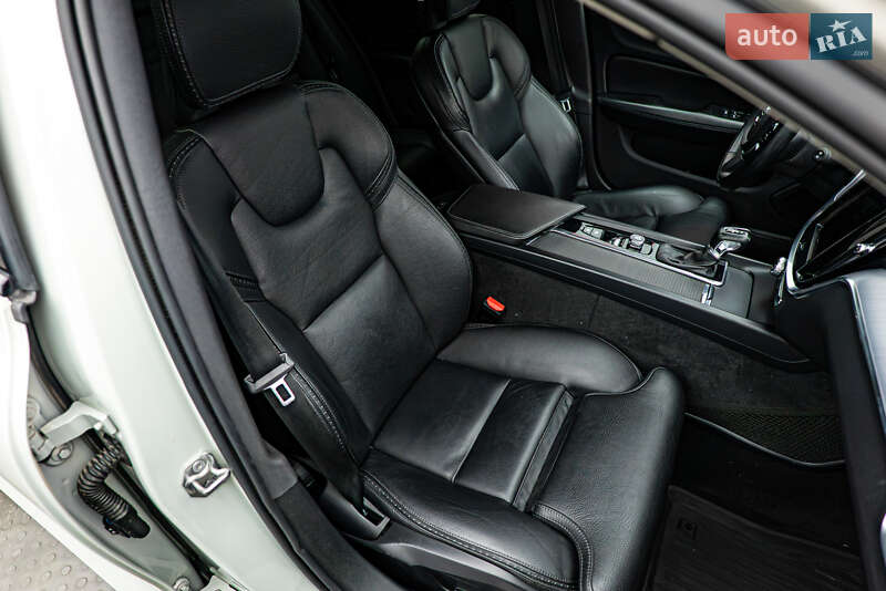 Универсал Volvo V60 Cross Country 2019 в Киеве фото 18 Универсал Volvo V60 Cross Country 2019 в Киеве