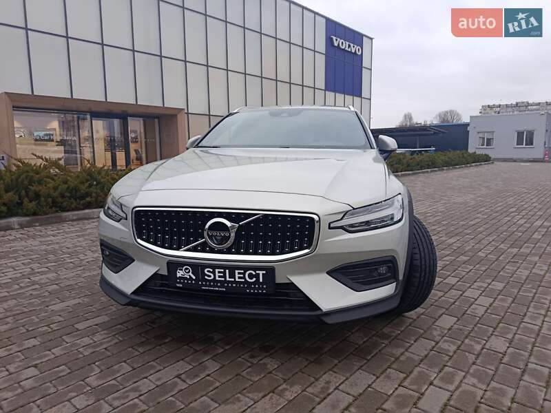 Универсал Volvo V60 Cross Country 2020 в Киеве