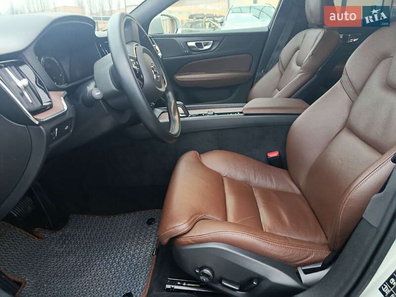 Универсал Volvo V60 Cross Country 2020 в Киеве