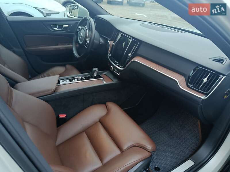 Универсал Volvo V60 Cross Country 2020 в Киеве