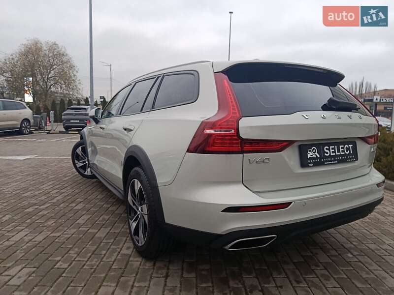 Универсал Volvo V60 Cross Country 2020 в Киеве