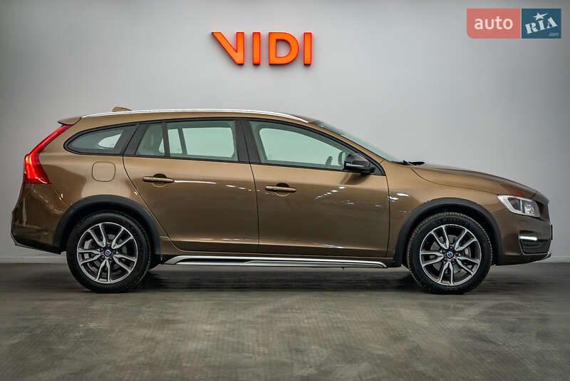 Универсал Volvo V60 Cross Country 2018 в Киеве