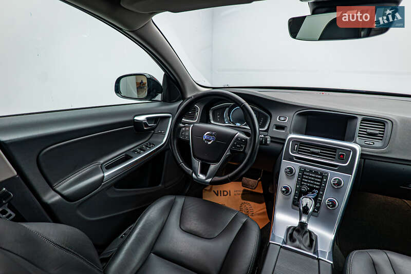 Универсал Volvo V60 Cross Country 2018 в Киеве