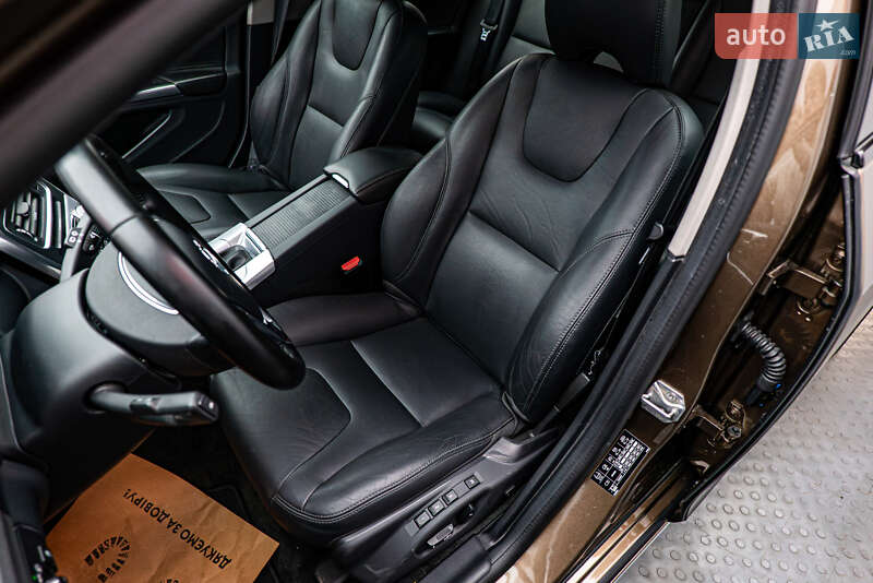 Универсал Volvo V60 Cross Country 2018 в Киеве