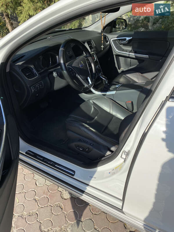 Универсал Volvo V60 2015 в Львове фото 14 Универсал Volvo V60 2015 в Львове