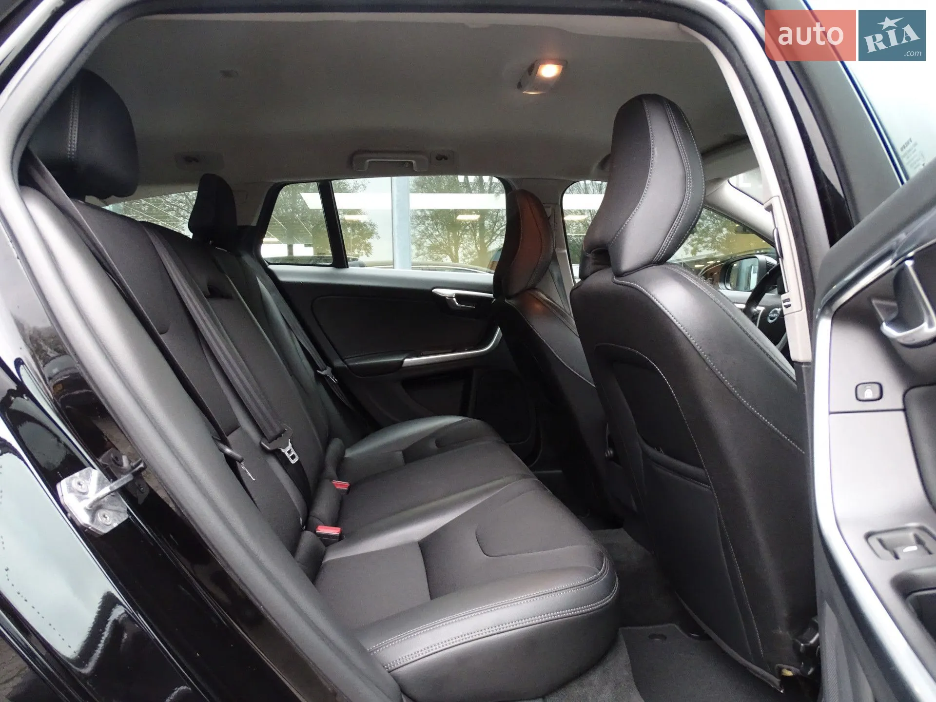 2016 Volvo V60 - мініатюра 9