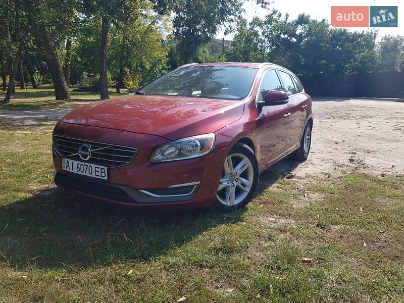 Универсал Volvo V60 2014 в Вишневом