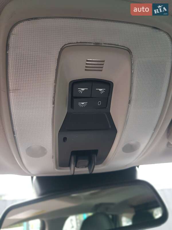 Универсал Volvo V60 2014 в Вишневом