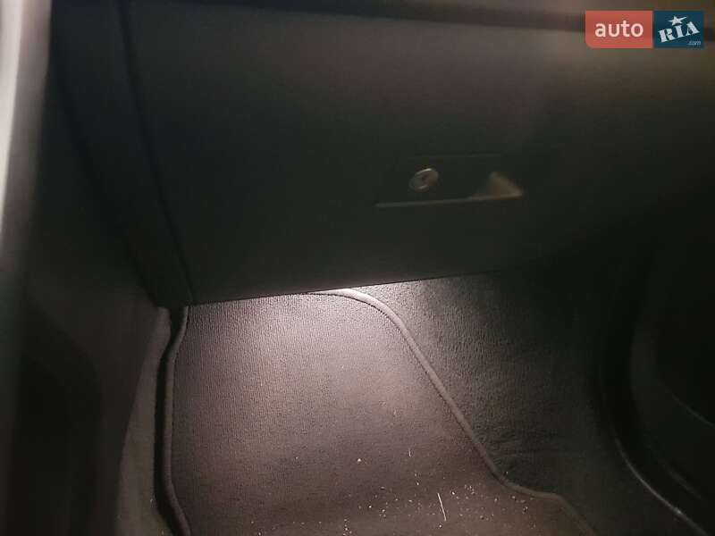 Универсал Volvo V60 2014 в Вишневом