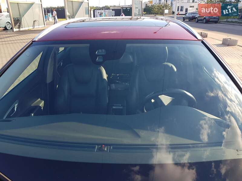 Универсал Volvo V60 2014 в Вишневом
