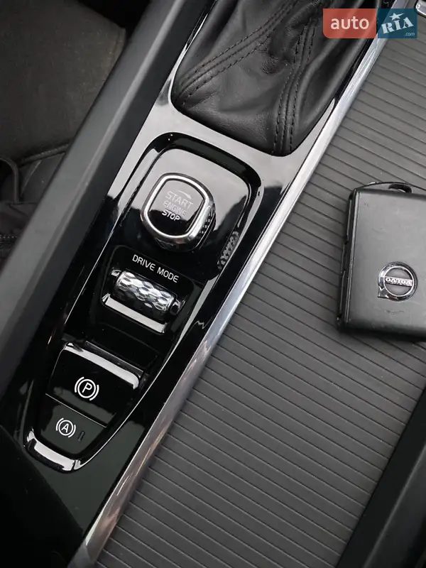 Volvo V60 2018 VIN YV1ZWA8UDK1006799 фото оголошення 22 з 60