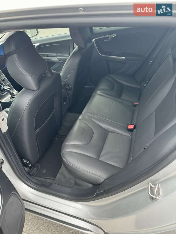Универсал Volvo V60 2014 в Новояворовске