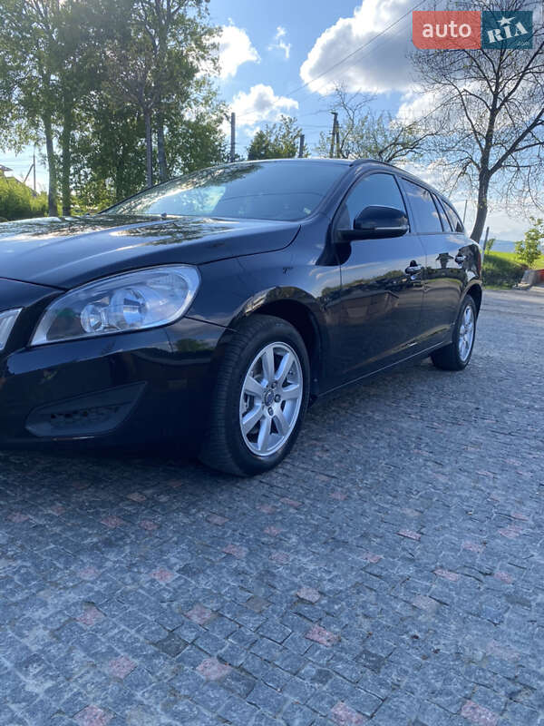 Универсал Volvo V60 2011 в Черновцах