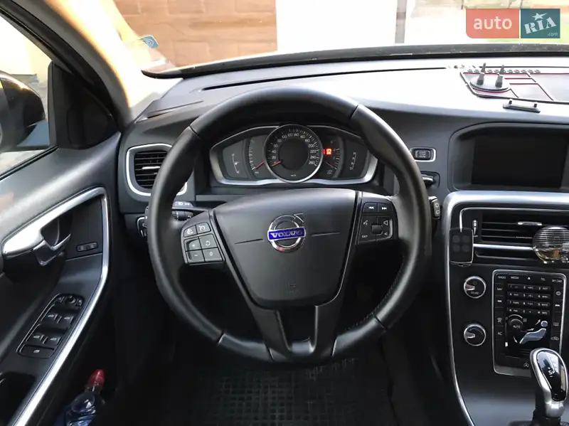 Volvo V60 2017 VIN YV1FW7880H2372273 фото оголошення 18 з 87