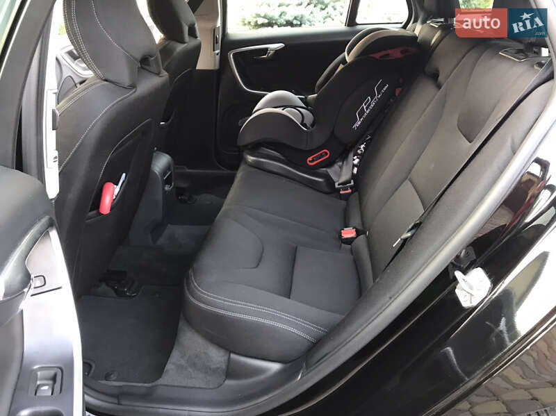 Универсал Volvo V60 2017 в Калуше