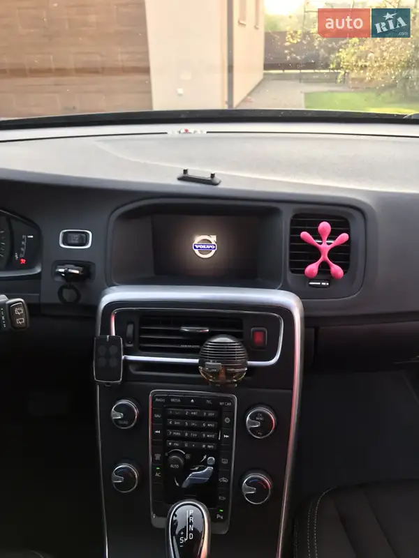 Volvo V60 2017 VIN YV1FW7880H2372273 фото оголошення 40 з 87