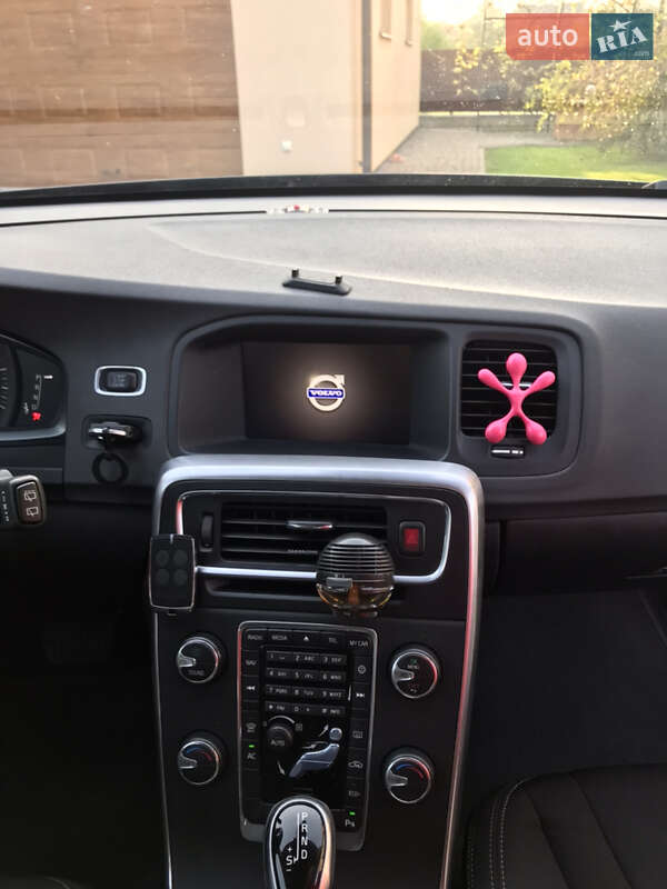 Универсал Volvo V60 2017 в Калуше