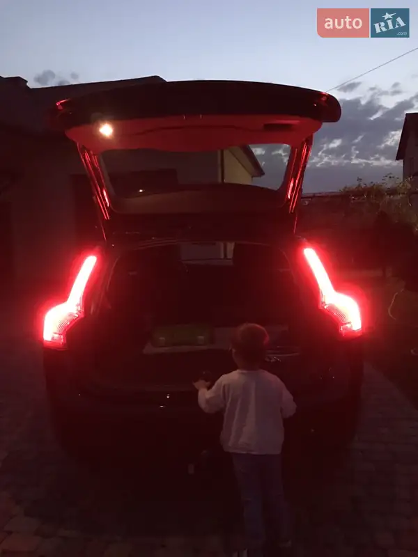 Volvo V60 2017 VIN YV1FW7880H2372273 фото оголошення 47 з 87