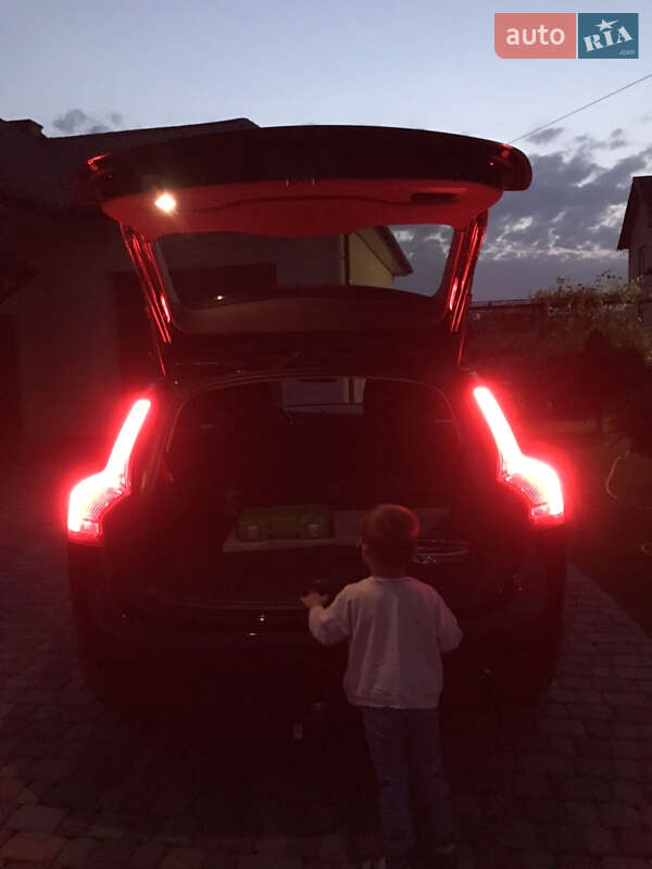 Универсал Volvo V60 2017 в Калуше