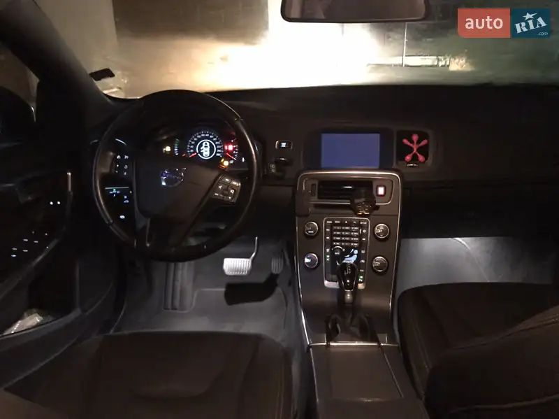 Volvo V60 2017 VIN YV1FW7880H2372273 фото оголошення 53 з 87