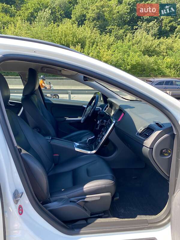 Универсал Volvo V60 2014 в Киеве фото 16 Универсал Volvo V60 2014 в Киеве