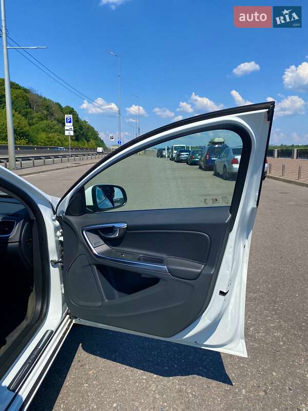 Универсал Volvo V60 2014 в Киеве фото 19 Универсал Volvo V60 2014 в Киеве