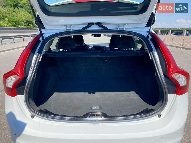 Универсал Volvo V60 2014 в Киеве фото 24 Универсал Volvo V60 2014 в Киеве