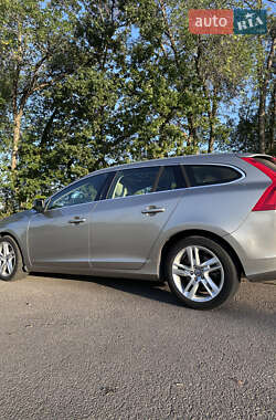 Универсал Volvo V60 2014 в 