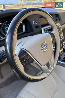 Универсал Volvo V60 2014 в 